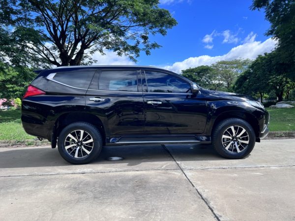 MITSUBISHI PAJERO 2.4GT - Image 5