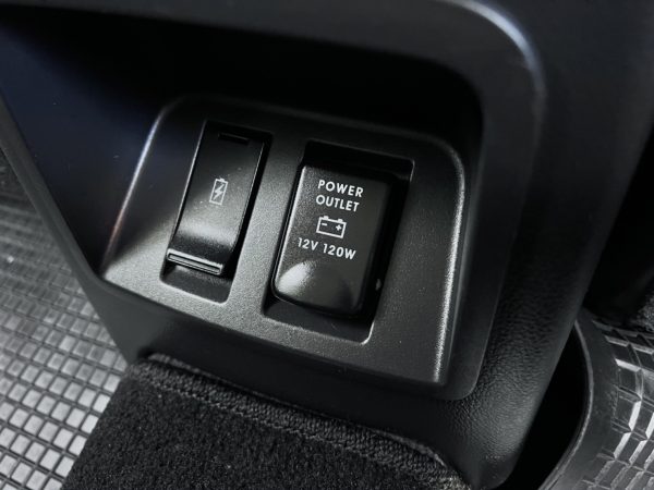 MITSUBISHI PAJERO 2.4GT - Image 15