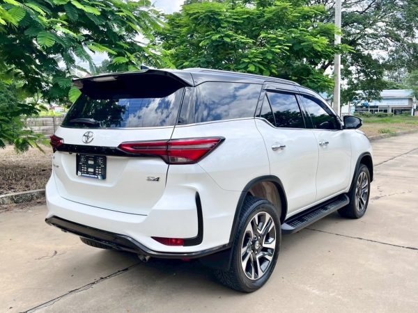Fortuner Legender 2.8V 4WD - Image 5