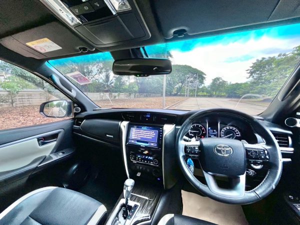Fortuner Legender 2.8V 4WD - Image 9
