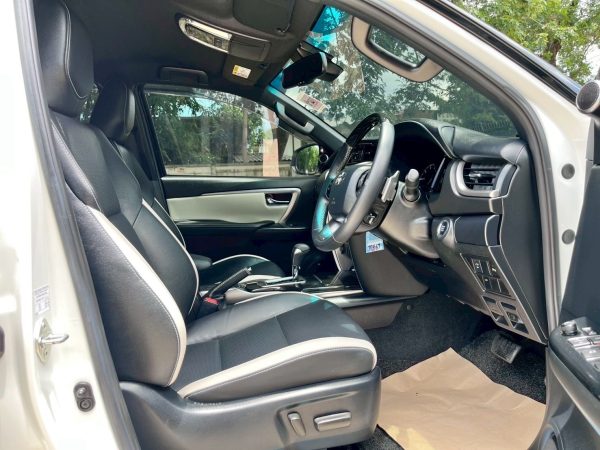 Fortuner Legender 2.8V 4WD - Image 11