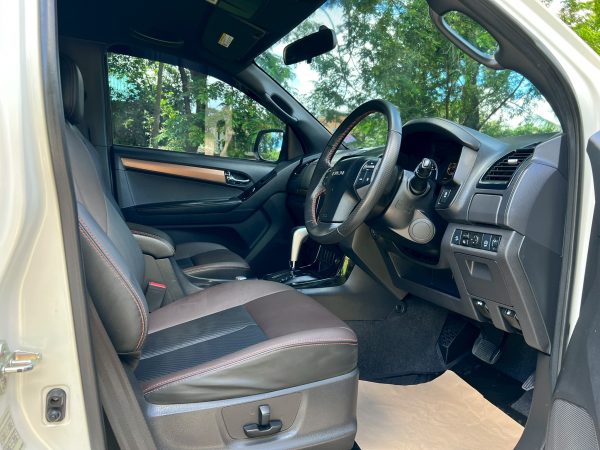 ISUZU DMAX V-Cross MAX 3.0 4WD - Image 7