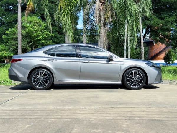 TOYOTA CAMRY HEV Premium Luxury - Image 4