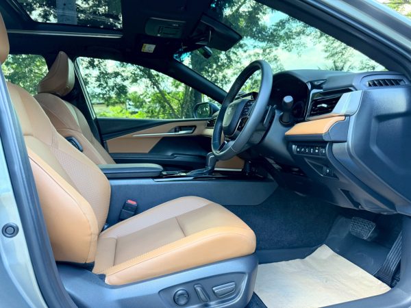 TOYOTA CAMRY HEV Premium Luxury - Image 7